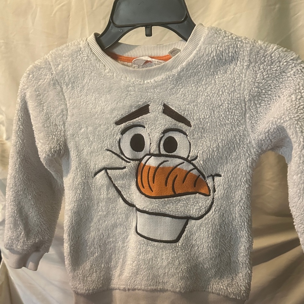 H&M White Fleece Sweatshirt with Character Design size 4/6 0002